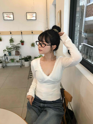 Simple Trendy Deep V Lace Long Sleeve T-shirt