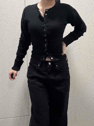 Button Point Snap Crop Knit Cardigan