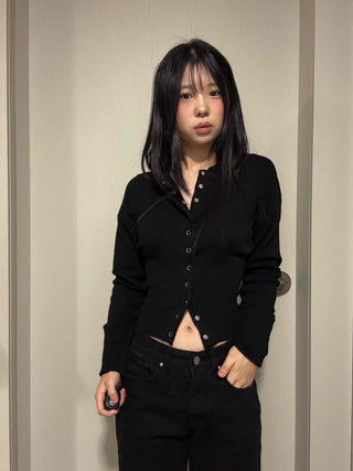 Button Point Snap Crop Knit Cardigan
