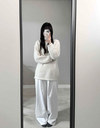 Minimal Semi-Wide Pintuck Pants