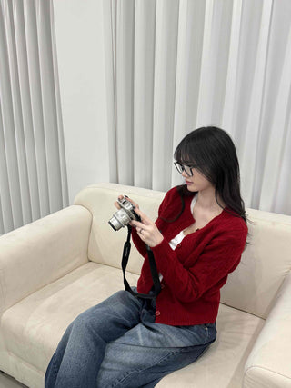 Avant-garde Cable Knit Short Cardigan
