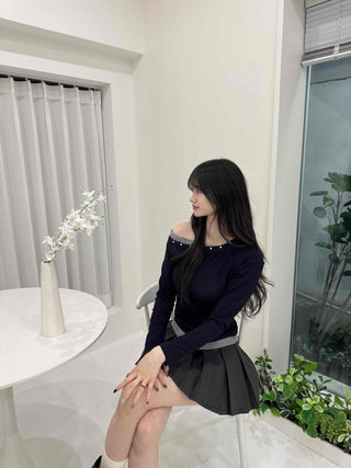 Studded One-Shoulder Slim Fit Long Sleeve Tee
