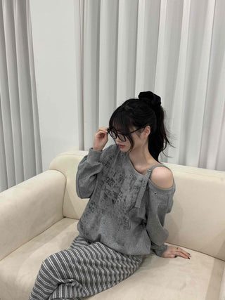 Unique Fade Print Buckle Off-Shoulder Loose Fit Sweatshirt