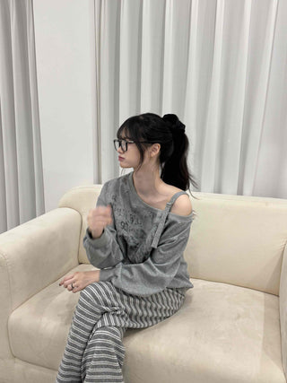 Unique Fade Print Buckle Off-Shoulder Loose Fit Sweatshirt