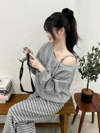Unique Fade Print Buckle Off-Shoulder Loose Fit Sweatshirt
