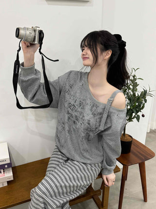 Unique Fade Print Buckle Off-Shoulder Loose Fit Sweatshirt