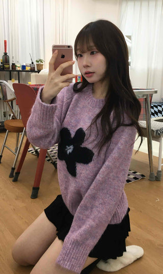 Lovely Flower Pattern Round Neck Knit