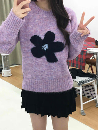 Lovely Flower Pattern Round Neck Knit