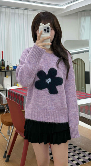 Lovely Flower Pattern Round Neck Knit