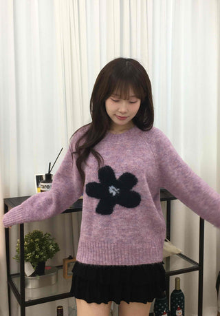 Lovely Flower Pattern Round Neck Knit