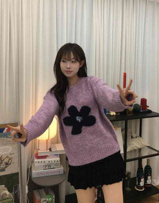 Lovely Flower Pattern Round Neck Knit