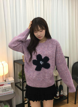 Lovely Flower Pattern Round Neck Knit