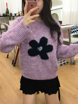 Lovely Flower Pattern Round Neck Knit