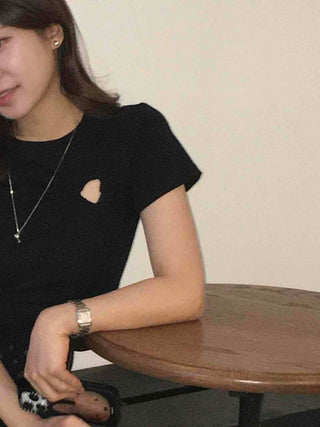 Minimal Slim Fit Heart Short Sleeve T-shirt