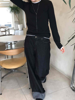 Minimal Slim Fit Round Neck Long Sleeve Tee