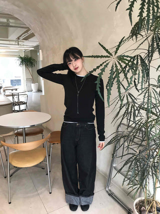 Minimal Slim Fit Round Neck Long Sleeve Tee