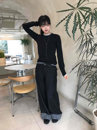 Minimal Slim Fit Round Neck Long Sleeve Tee