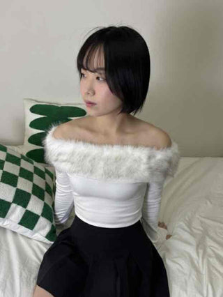 Fuzzy Shoulder Shirred Tight Fit Long Sleeve T-shirt