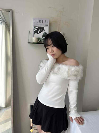 Fuzzy Shoulder Shirred Tight Fit Long Sleeve T-shirt