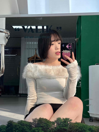 Fuzzy Shoulder Shirred Tight Fit Long Sleeve T-shirt