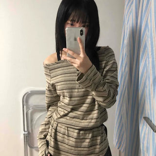 Hip-Delicate Fit Striped Long Sleeve T-shirt