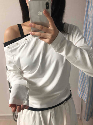 Minimal Studded Plain Off-Shoulder Long-Sleeve T-Shirt