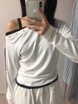 Minimal Studded Plain Off-Shoulder Long-Sleeve T-Shirt