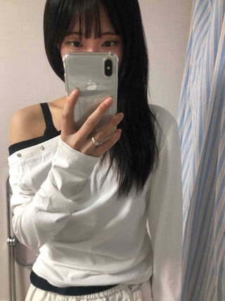 Minimal Studded Plain Off-Shoulder Long-Sleeve T-Shirt