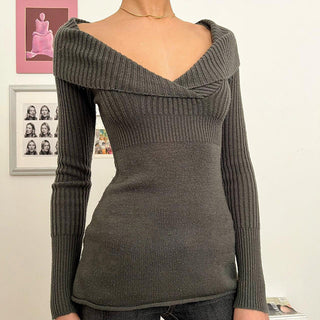 V-neck slim sweater