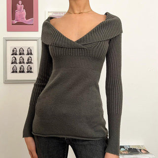 V-neck slim sweater