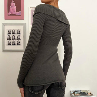V-neck slim sweater