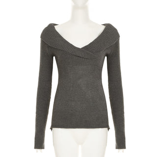 V-neck slim sweater