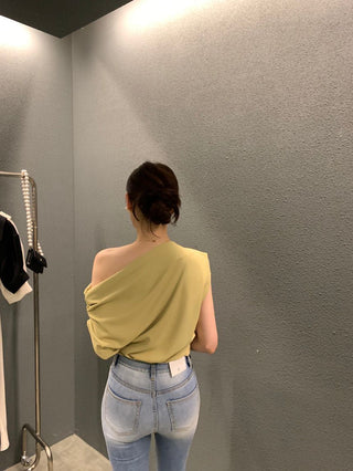 One shoulder loose short-sleeved T-shirt