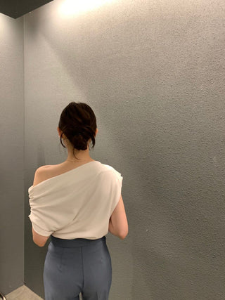 One shoulder loose short-sleeved T-shirt