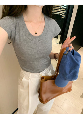 U-neck short-sleeved slim top