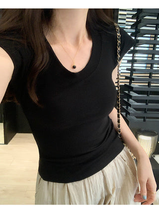 U-neck short-sleeved slim top