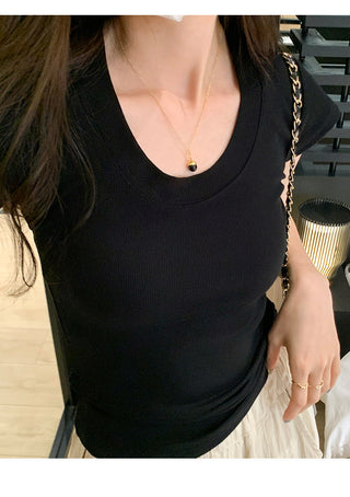 U-neck short-sleeved slim top