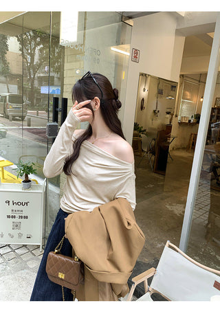 Off-shoulder long-sleeved top