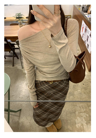 Off-shoulder long-sleeved top