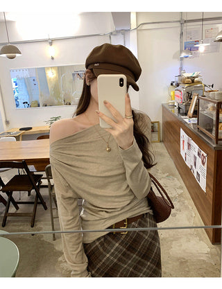 Off-shoulder long-sleeved top