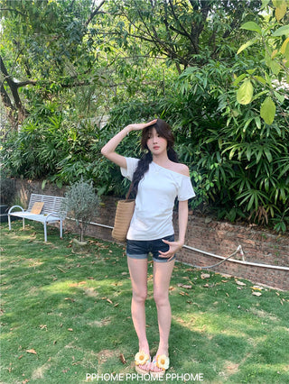 oblique shoulder tight tee