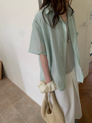 See-through oversized pocket short-sleeve shirt, rainy season look, summer shirt