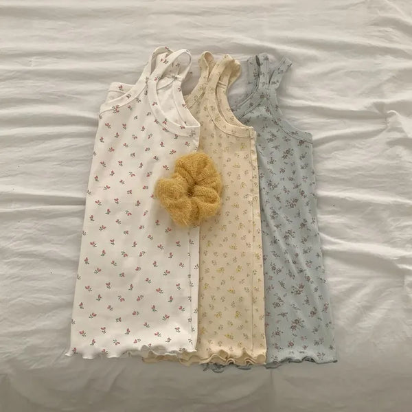 Flower pattern sleeveless top layered floral sleeveless top