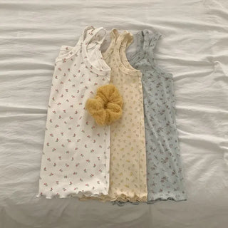 Flower pattern sleeveless top layered floral sleeveless top