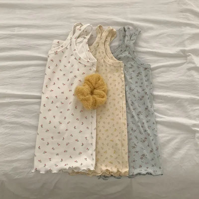 Flower pattern sleeveless top layered floral sleeveless top
