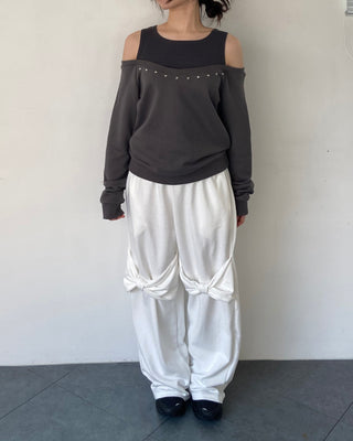 Studded off-shoulder sweatshirt sleeveless layered t-shirt