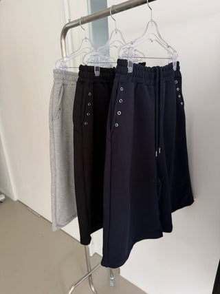 Pocket eyelet Bermuda shorts, terry studded elastic band shorts