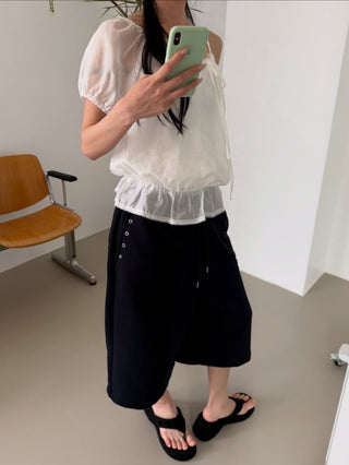 Pocket eyelet Bermuda shorts, terry studded elastic band shorts