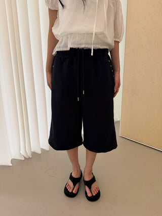 Pocket eyelet Bermuda shorts, terry studded elastic band shorts