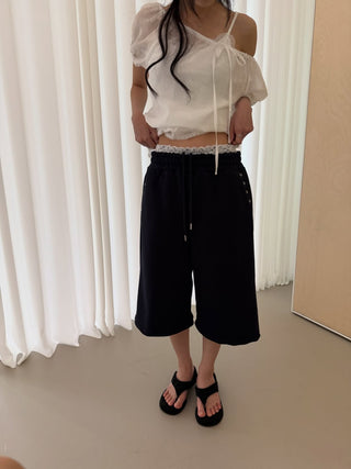 Pocket eyelet Bermuda shorts, terry studded elastic band shorts